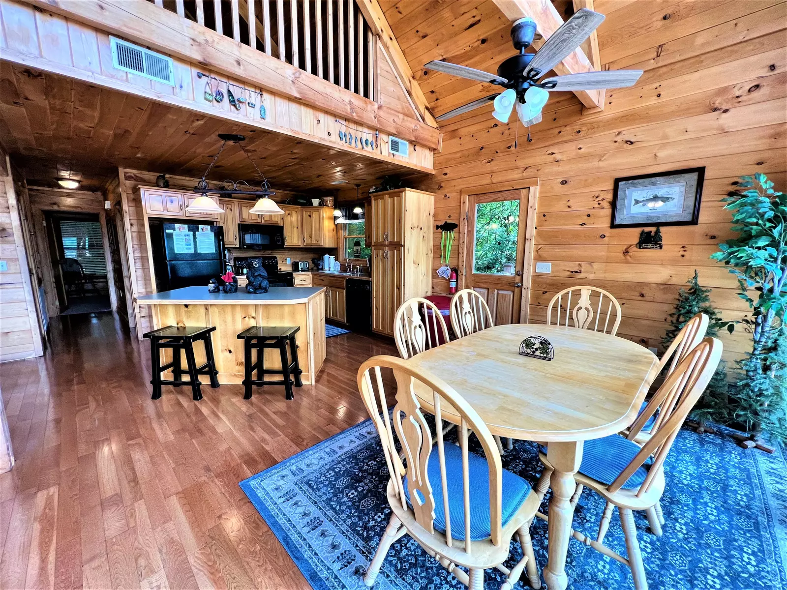 Kitchen & Dining Area