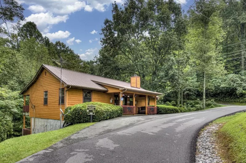 Bear Retreat - A perfect cabin for families and older adults.