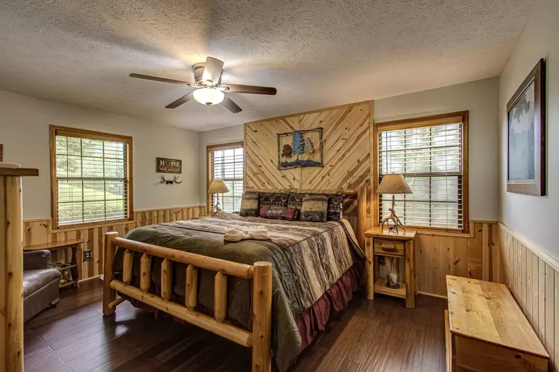 Bedroom 2 - King Bed and ensuite bathroom.  Perfect setting for mom and dad. 