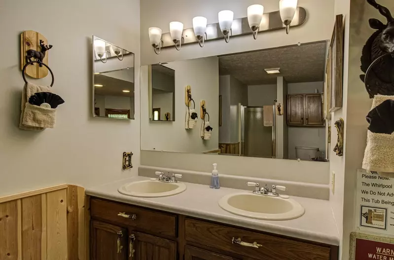 Ensuite Bathroom in Bedroom 2.