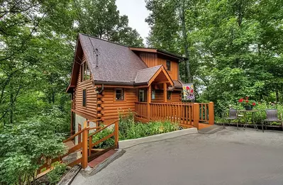 Pigeon Forge Honeymoon Cabin rental offering privacy and luxurious accommodations.  A true hidden gem.