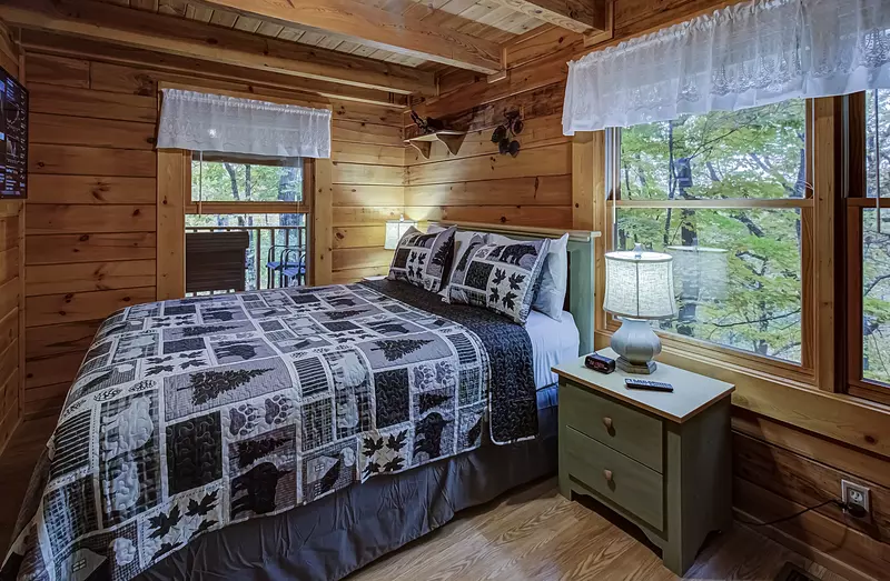 Honeymoon cabin rentals that offer seclusion are hard to come by these days.  Teddy Bear Haven offers seclusion to couples and is a fantastic choice when visiting the Wears Valley area. 