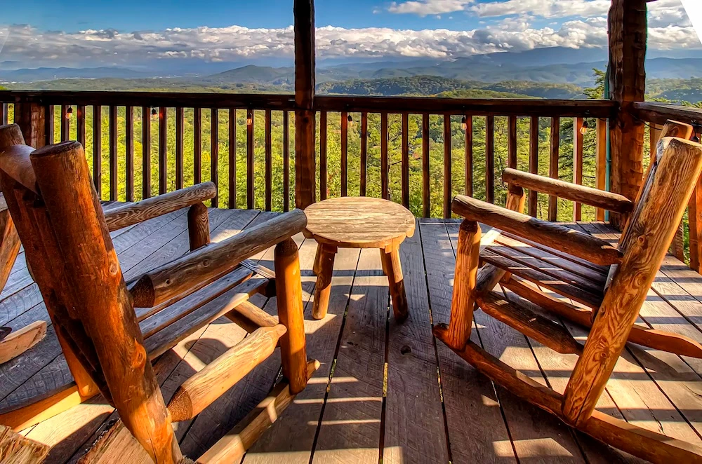 the views at that's the spot make it one of our top Smoky Mountain romantic cabins